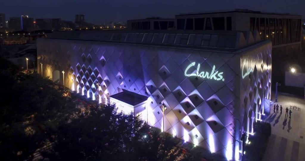 “因为坚持，铸造传奇” Clarks新品展亮相秀场