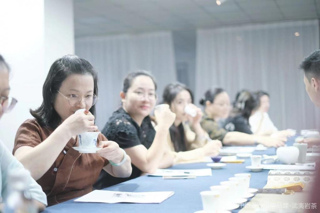 欣明禧文化艺术中心举办《一杯中国茶专研精品班——武夷岩茶》