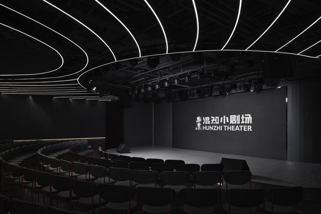混知小剧场：探索艺术的心灵殿堂，上海中心大楼内独特演出空间