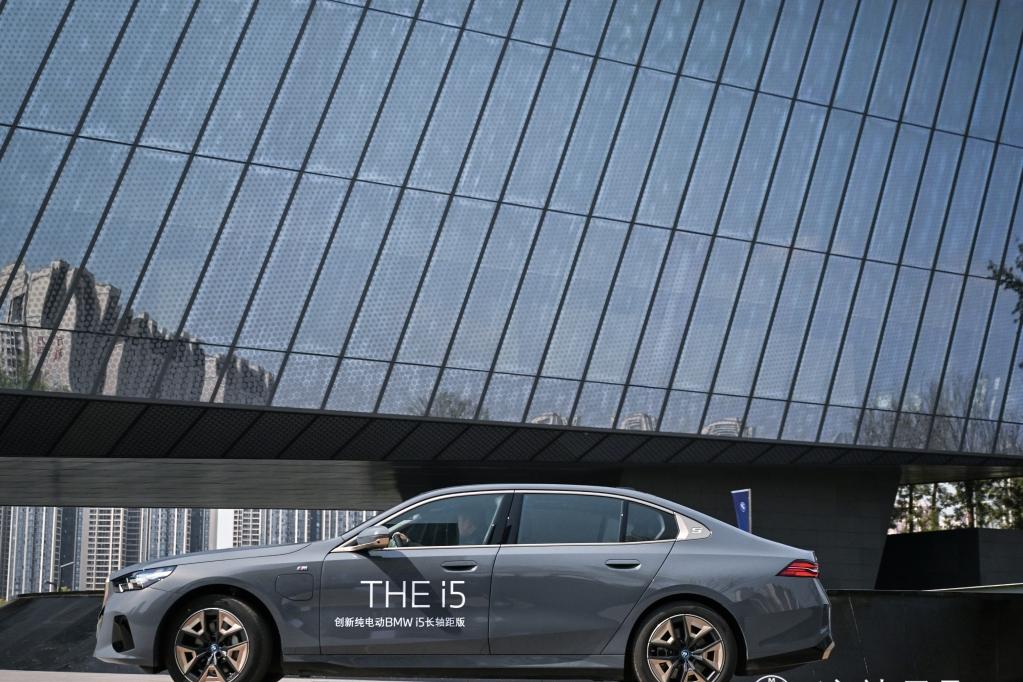 全新BMW 5系及创新纯电动BMW i5成都联合发布